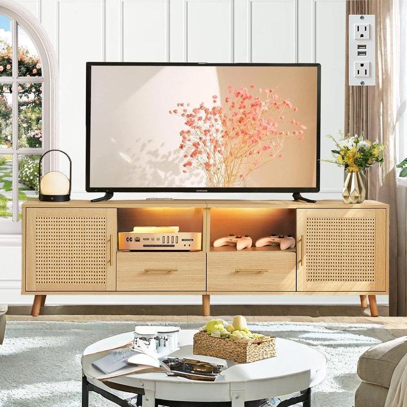 Hasır Kapılı Doğal Ahşap TV Ünitesi 160x40x53 cm LED Işık ve Şarj İstasyonlu