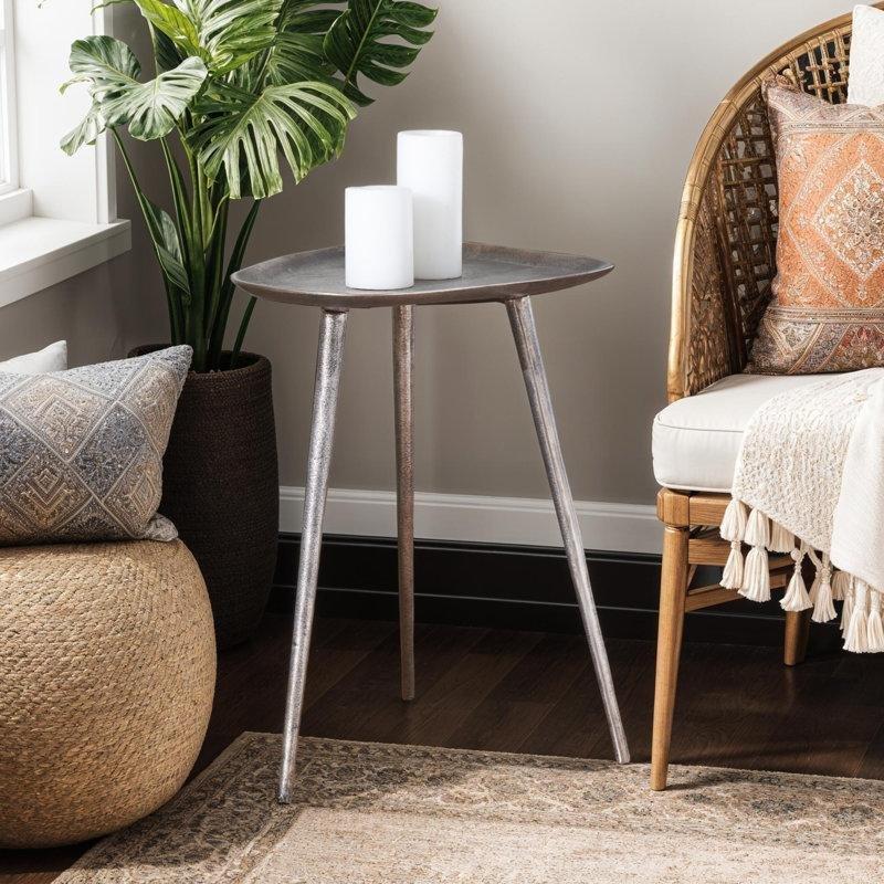 Gri Alüminyum Kavis Kenarlı Yüksek Üçgen Yan Sehpa-52x41x35 cm - 113193