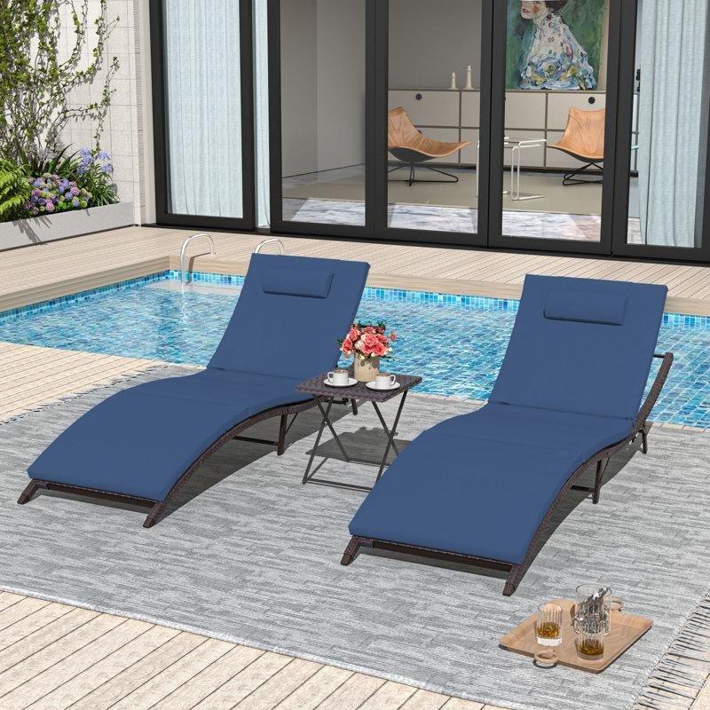 Katlanabilir Ayarlanabilir S Form Rattan Dinlenme Koltuğu Seti (2 Adet) ve Cam Tablalı Yan Sehpa-83 x 61 x 204 cm - 109526