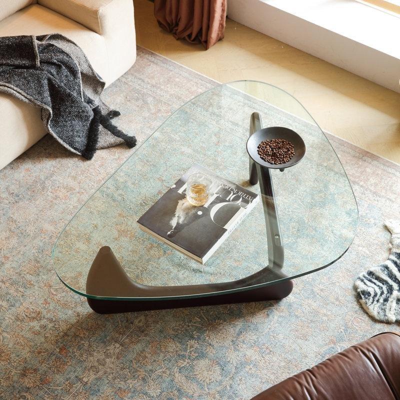 Üçgen Yeşil Camlı Ceviz Masif Ahşap Ayaklı Modern Orta Sehpa 129x91 cm - 105565