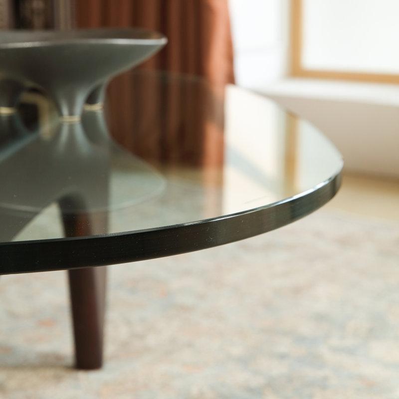 Üçgen Yeşil Camlı Ceviz Masif Ahşap Ayaklı Modern Orta Sehpa 129x91 cm - 105565