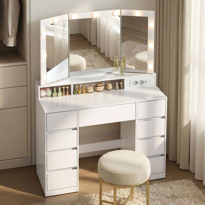 Beyaz 9 Çekmeceli 3 Renk LED Işıklı Entegre Prizli Katlanır Üç Aynalı Makyaj Masası - 107x40x144 cm - 122404