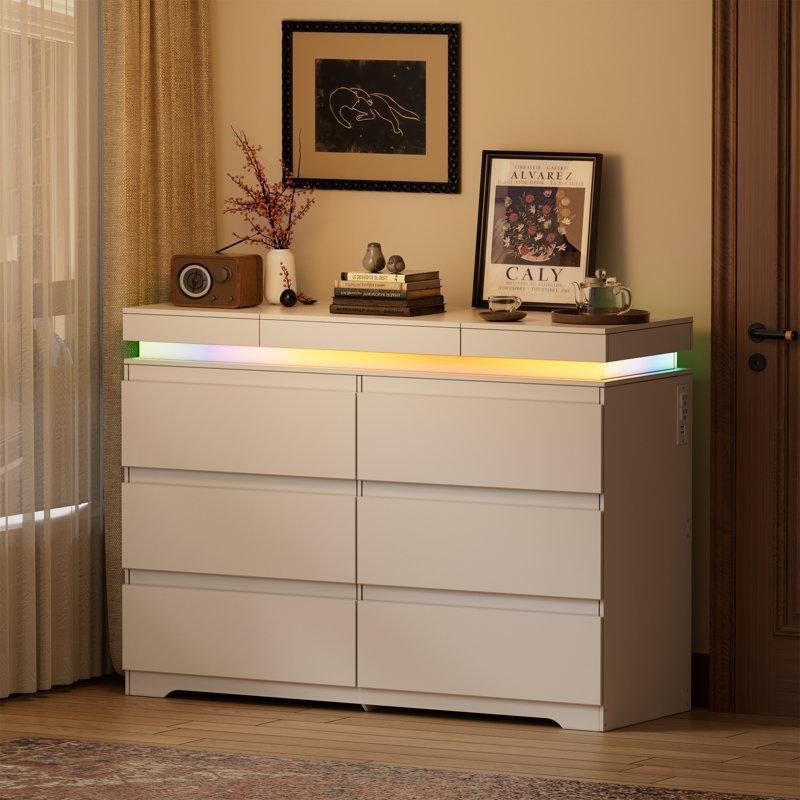 Beyaz MDF LED Aydınlatmalı ve Şarj İstasyonlu Sürgülü Aynalı Şifonyer - 120x40x86 cm - 123978