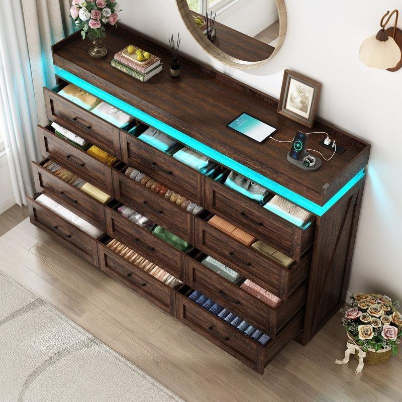 Ceviz Rengi Endüstriyel Ahşap LED Işıklı ve Şarj İstasyonlu 12 Çekmeceli Şifonyer - 181x117 cm - 122725