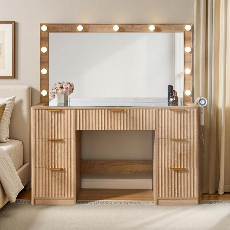 Doğal Ahşap Rengi MDF ve Cam Tablalı 7 Çekmeceli LED Işıklı Şarj İstasyonlu Makyaj Masası - 120 cm - 121873