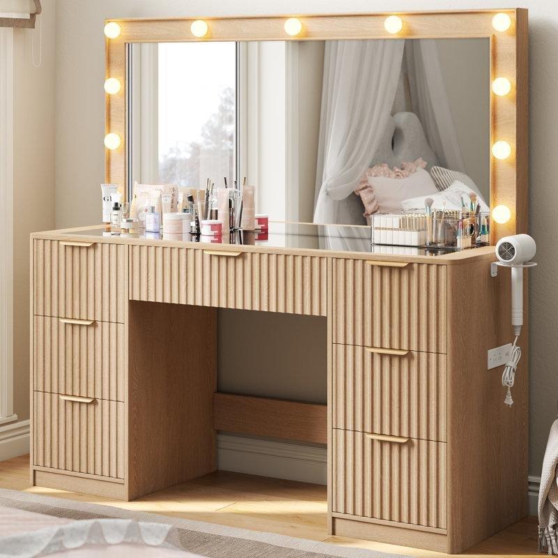 Doğal Ahşap Rengi MDF ve Cam Tablalı 7 Çekmeceli LED Işıklı Şarj İstasyonlu Makyaj Masası - 120 cm - 121873