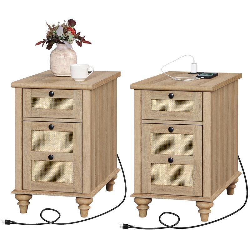 Meşe Rengi Ahşap ve Rattan Detaylı Şarj İstasyonlu Prizli Komodin - 38x60x62 cm - 127217