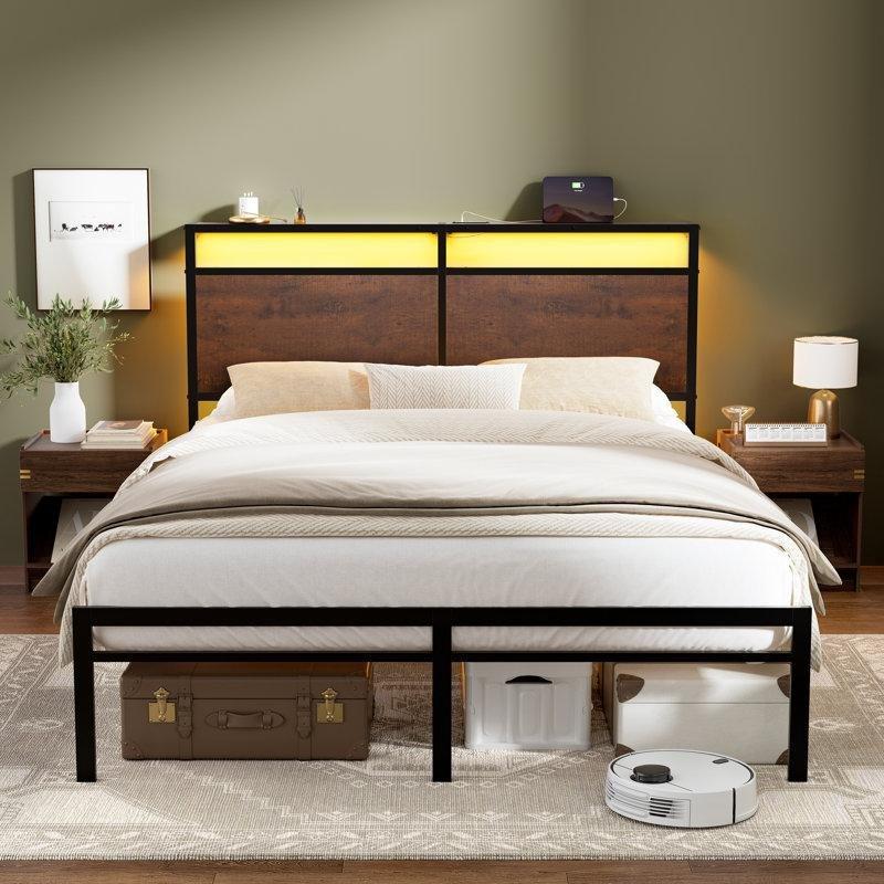 Kahverengi Metal ve Ahşap LED Işıklı USB Şarj İstasyonlu Raflı Başlıklı Karyola - 153x218 cm - 143290