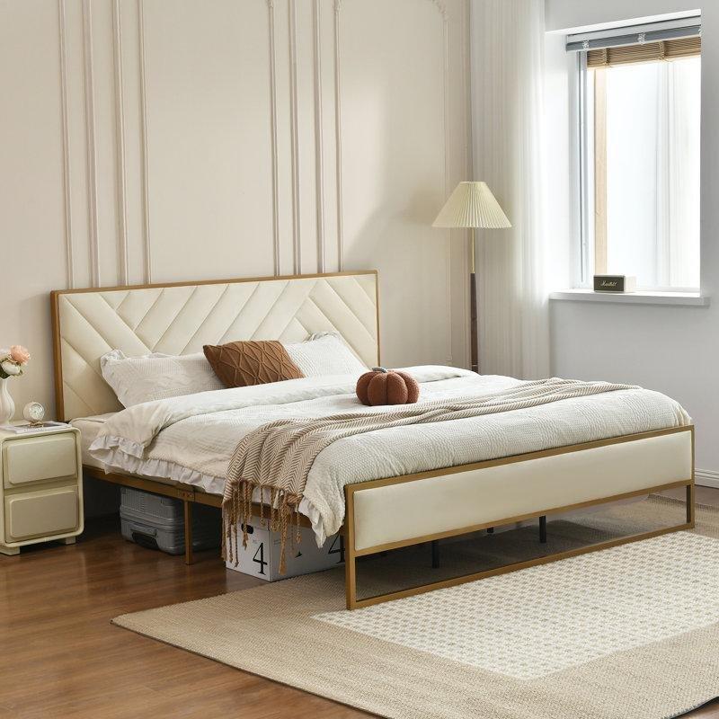 Krem Kadife Döşemeli Gold Metal Çerçeveli Kapitoneli Platform Karyola - 143344