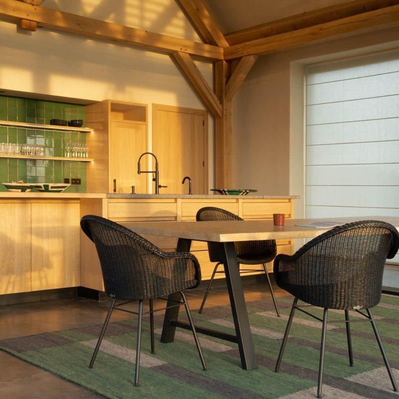 Siyah Çelik Ayaklı Yüksek Sırtlı Kolçaklı Lloyd Loom Örgü Sandalye - 147183