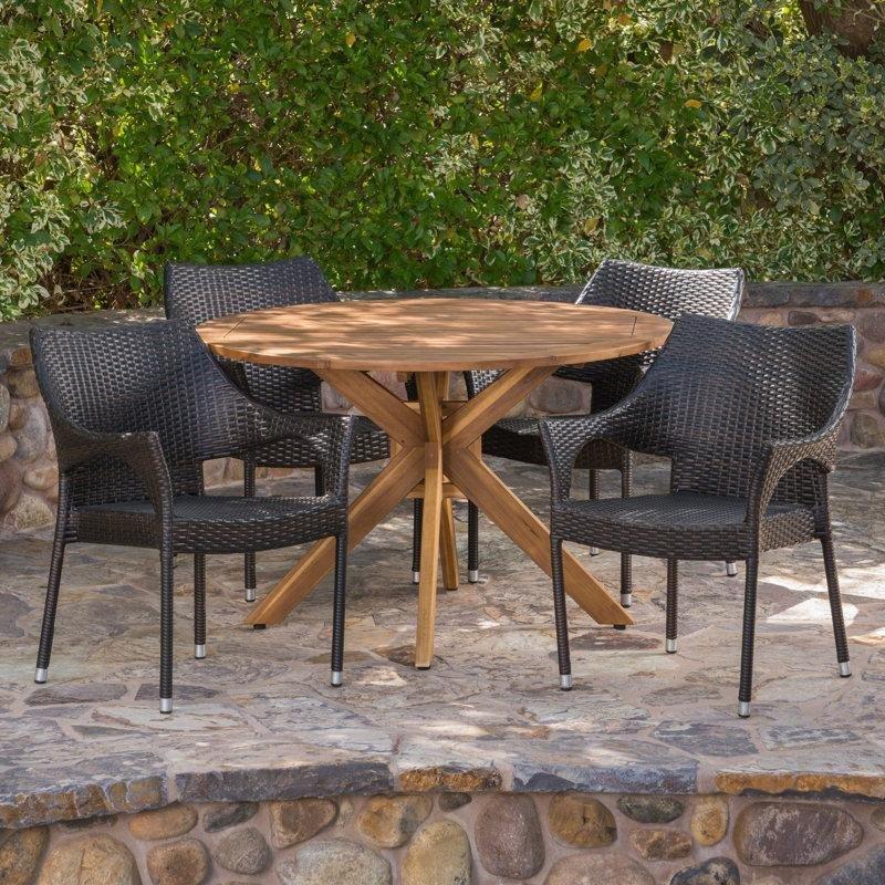 Açık Kahverengi Akasya Ahşap Yuvarlak Masa ve İstiflenebilir Rattan Sandalyeli 4 Kişilik Bahçe Masa Takımı - 213867