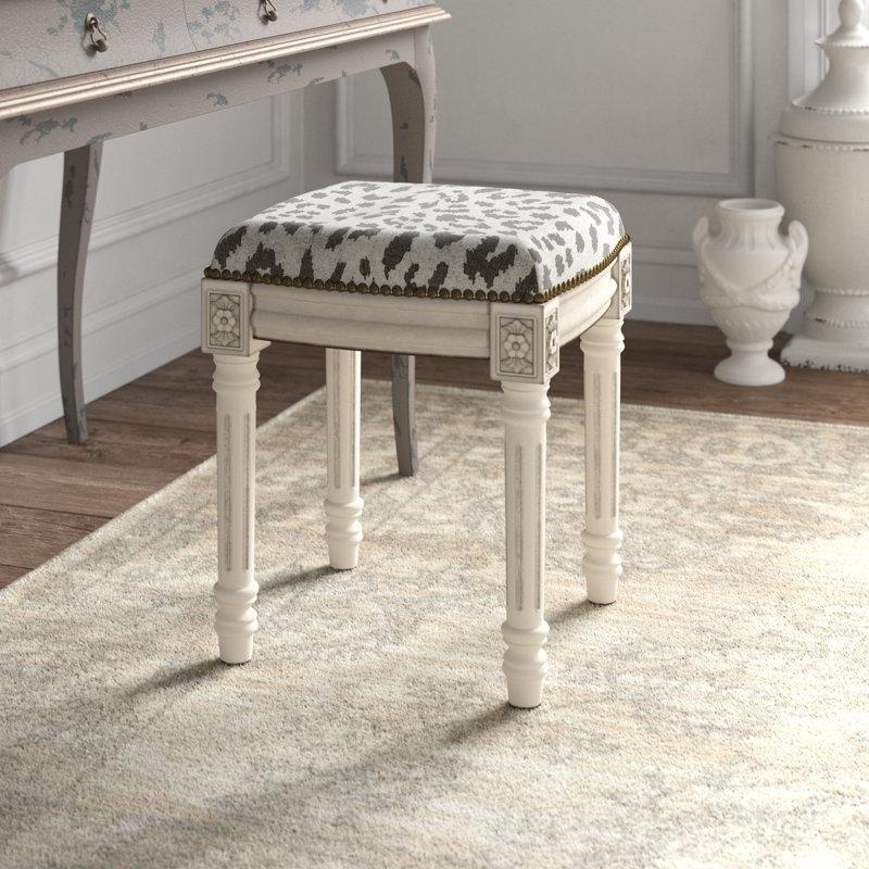 Antik Beyaz Masif Ahşap Leopar Desenli Tornalı Ayaklı Makyaj Masası Pufu - 49x41x39 cm - 233222