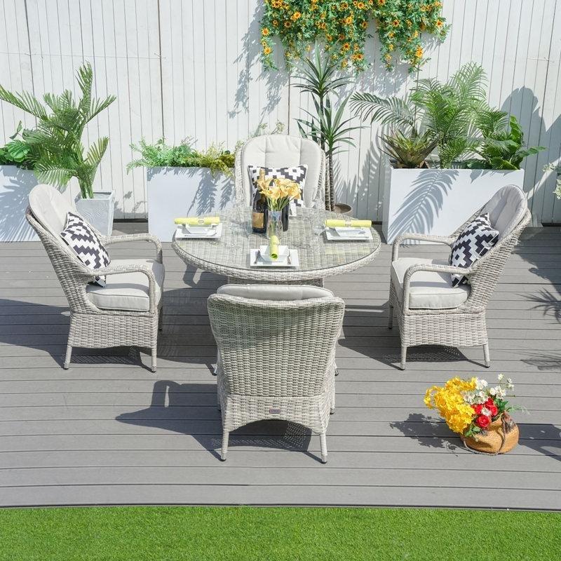 Beyaz Gri PE Rattan Minderli ve Şemsiye Delikli Yuvarlak 4 Kişilik Bahçe Masa Takımı - 215501