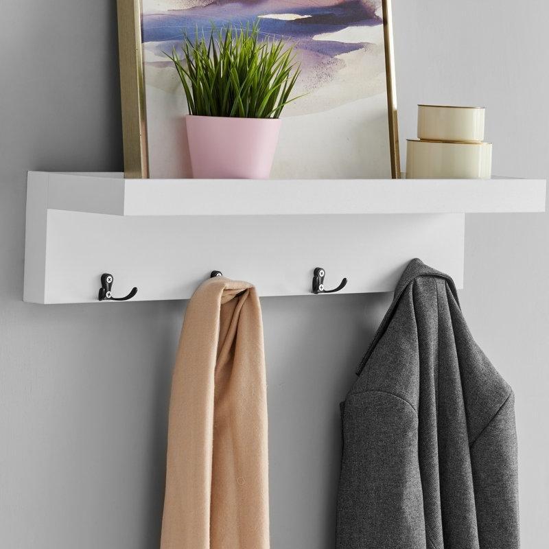 Beyaz Laminat 4 Metal Kancalı Askılı Duvar Rafı - 66 cm - 179093
