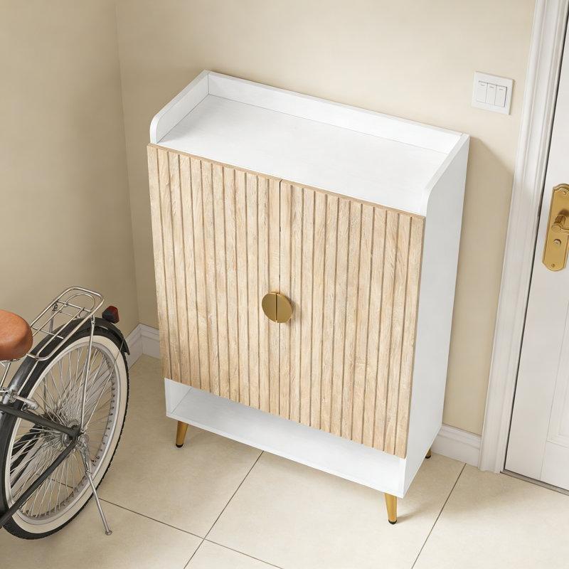 Beyaz ve Ahşap Rengi MDF Kanallı Kapaklı Gold Metal Detaylı Ayakkabılık - 73x110 cm - 227758