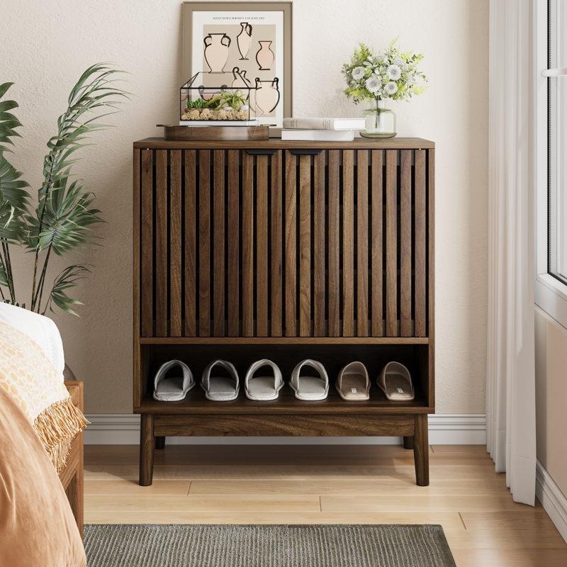 Ceviz Masif Ahşap Çıtıralı Kapaklı Ayakkabılık - 70x37x81 cm - 229643