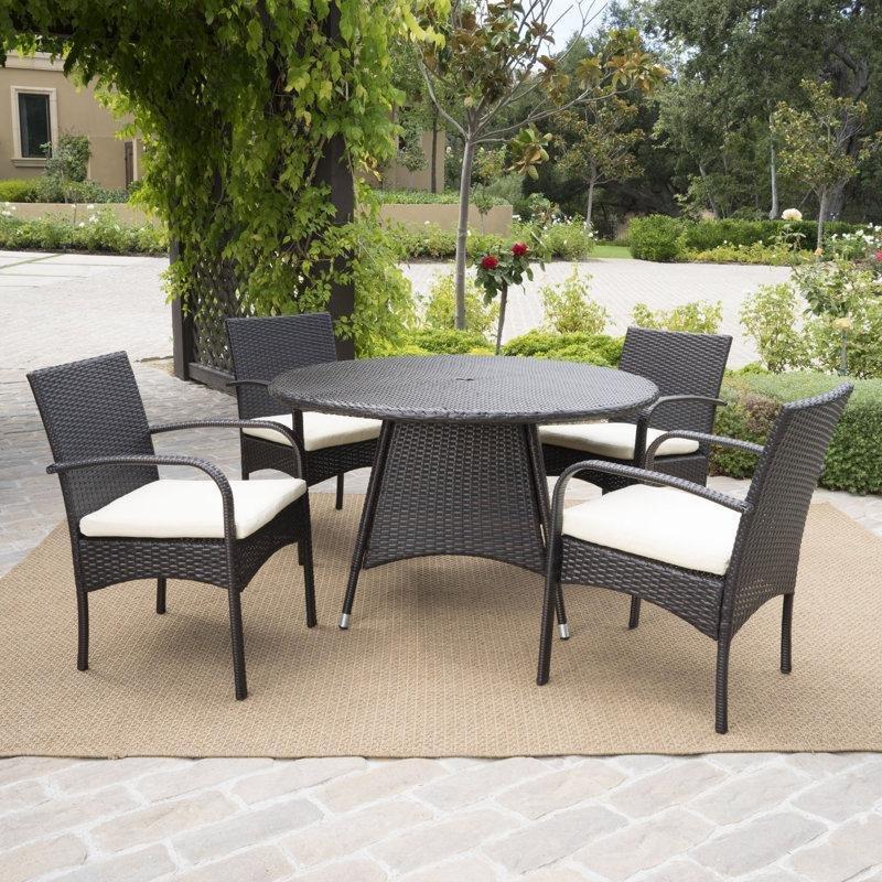 Çok Renkli Kahverengi Rattan Şemsiye Delikli Yuvarlak Masalı 4 Kişilik Bahçe Masa Takımı - 215377