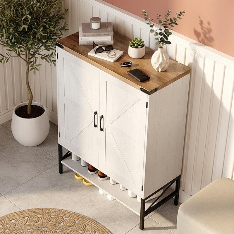 Eskitme Beyaz ve Retro Kahverengi Demir Ayaklı Ahır Kapısı Tasarımlı Ahşap Ayakkabılık - 81 cm - 229415