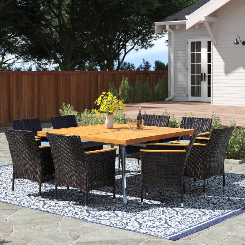 Kahverengi PE Rattan ve Tik Ağacı Minderli Kare Masalı 8 Kişilik Bahçe Masa Takımı - 153x153 cm - 215957