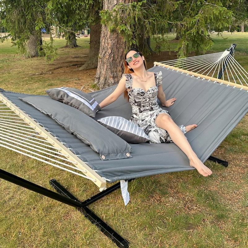 Koyu Gri Polyester İki Kişilik Kapitoneli Ahşap Gergi Çubuklu Çelik Ayaklı Hamak - 381x140x121 cm - 178594