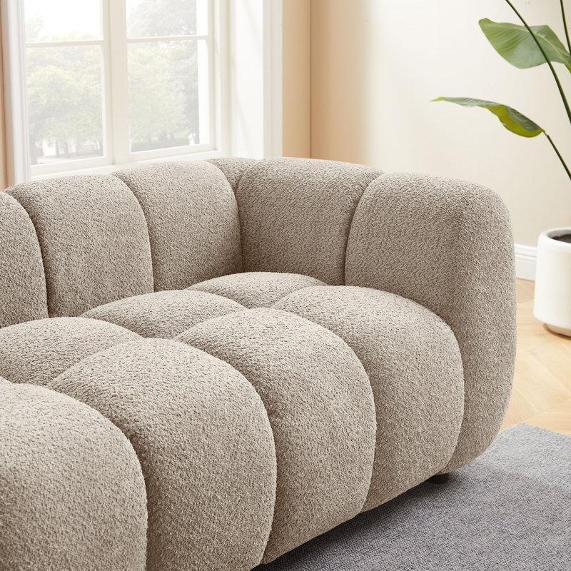 Krem Rengi Bukle Kumaş Kapitoneli Kıvrımlı Tasarım Masif Ahşap Koltuk - 227 cm - 196523