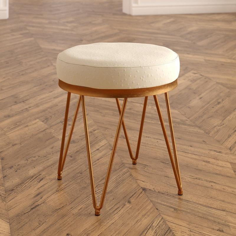 Krem Suni Deri Nikel Firkete Ayaklı Makyaj Masası Pufu - 41x41 cm - 233906