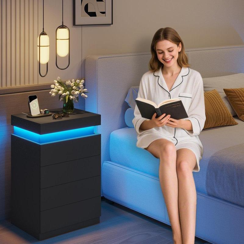 LED Işıklı ve Şarj İstasyonlu 4 Çekmeceli MDF Yüksek Komodin - 223668