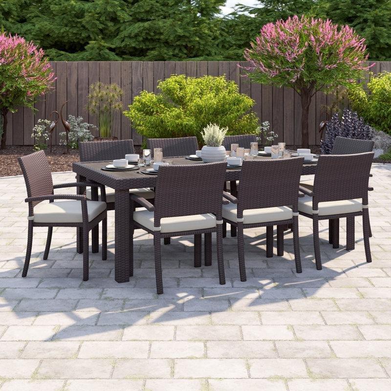 Sentetik Rattan Ahşap Görünümlü Minderli 8 Kişilik Şemsiye Delikli Dikdörtgen Bahçe Masa Takımı - 224x107 cm - 216023