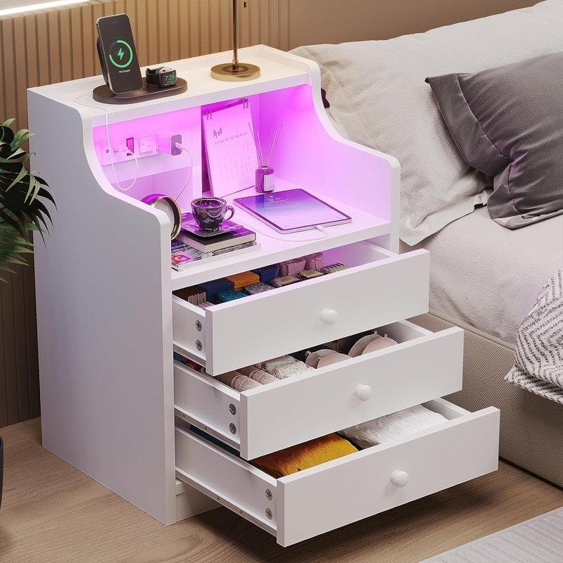 Siyah Ahşap Şarj İstasyonlu ve LED Aydınlatmalı 3 Çekmeceli Raflı Komodin - 224144