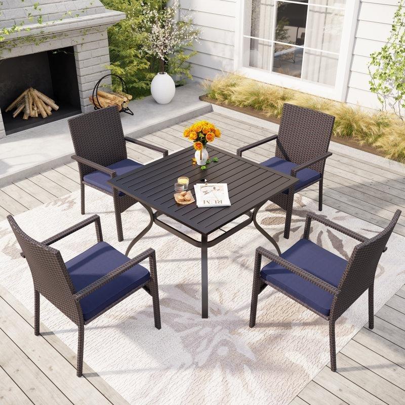 Siyah Çelik ve Rattan Minderli Şemsiye Delikli 4 Kişilik Bahçe Masa Takımı - 94x94 cm - 215642