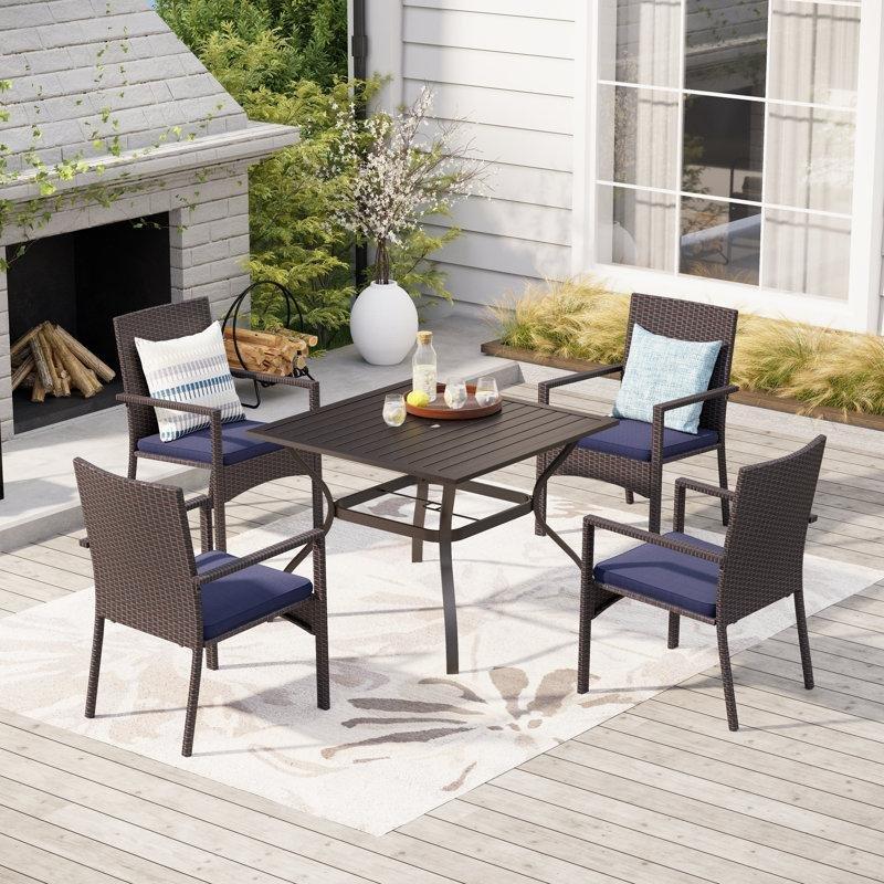 Siyah Çelik ve Rattan Minderli Şemsiye Delikli 4 Kişilik Bahçe Masa Takımı - 94x94 cm - 215642