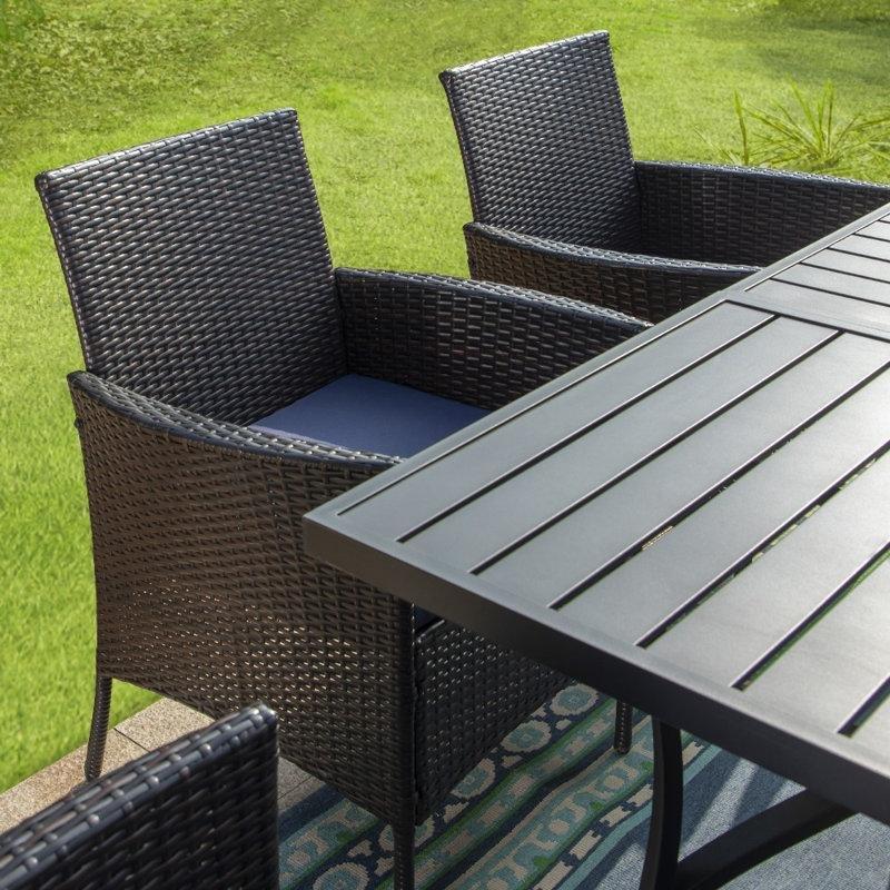 Siyah Metal ve Rattan 6 Kişilik Minderli Şemsiye Delikli Bahçe Masa Takımı - 214614
