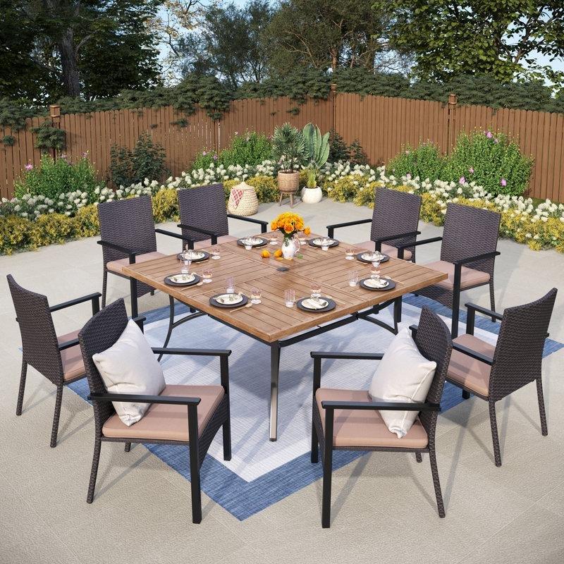 Siyah ve Kahverengi PE Rattan Çelik Minderli Şemsiye Delikli 8 Kişilik Kare Bahçe Masa Takımı - 153x153 cm - 216729
