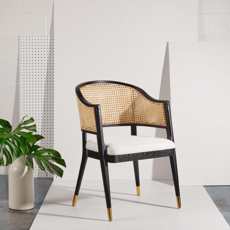 Ahşap Çerçeveli Pirinç Detaylı Kavisli Sırtlı Rattan Sandalye - 59x59x87 cm - 253226 Ahşap Çerçeveli Pirinç Detaylı Kavisli Sırtlı Rattan Sandalye - 59x59x87 cm - 253226
