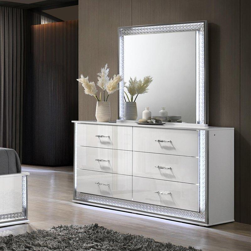 Beyaz Laminat LED Aydınlatmalı Aynalı 6 Çekmeceli Şifonyer - 150 cm - 301323 Beyaz Laminat LED Aydınlatmalı Aynalı 6 Çekmeceli Şifonyer - 150 cm - 301323