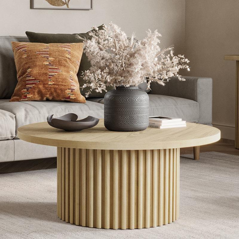 Doğal Masif Ahşap ve MDF Yivli Kaide Ayaklı Gizli Tekerlekli Yuvarlak Orta Sehpa - 102 cm - 245665